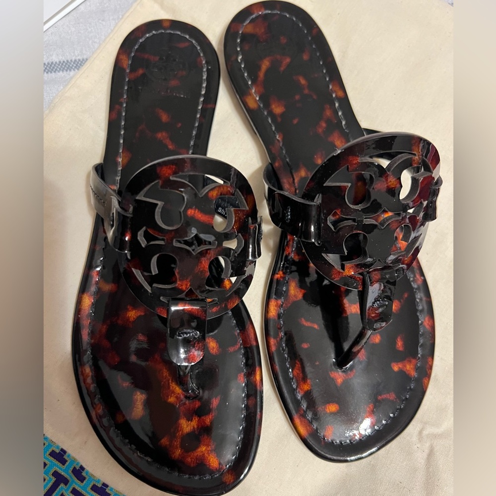 **RARE** Lightly used Tory Burch Miller Tortoise Shell size 8